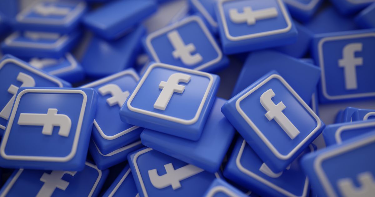 Aesthetic Digital Marketing graphic on writing Facebook ad copy that converts instead of wasting budget.